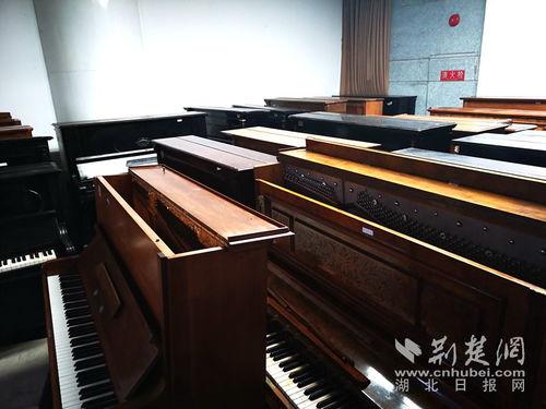 仓库里的钢琴